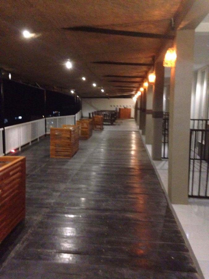 Mawar Hotel Лабуан-Бахо Экстерьер фото